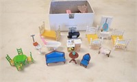 1980'S CAST IRON DOLL HOUSE FURNITURE & PLASTIC