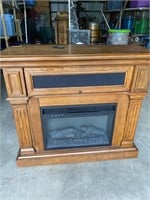 Electric Fireplace, powers on w/remote