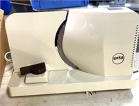 Small meat slicer