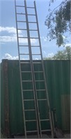 40’ ALUMINUM EXT LADDER - MISSING SAFETY PADS