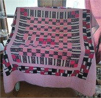 1940's or 50s full size bed quilt pink themed