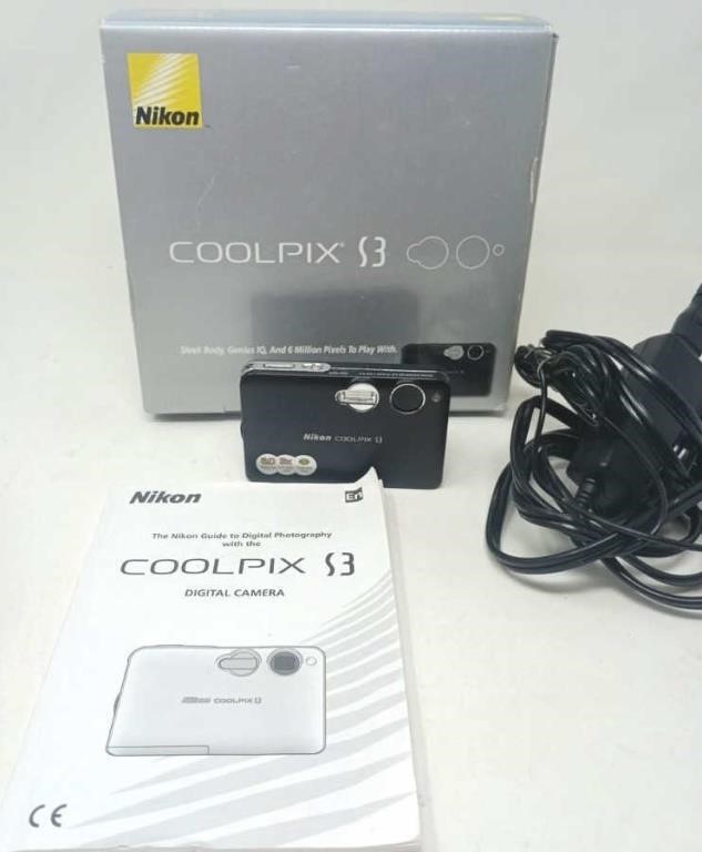 Nikon CoolPix S3 Camera