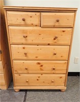 KNOTTY PINE CHEST OF DRAWERS, 6 DRAWERS