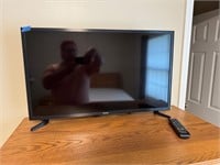 Samsung Flatscreen TV w/remote approx 32"