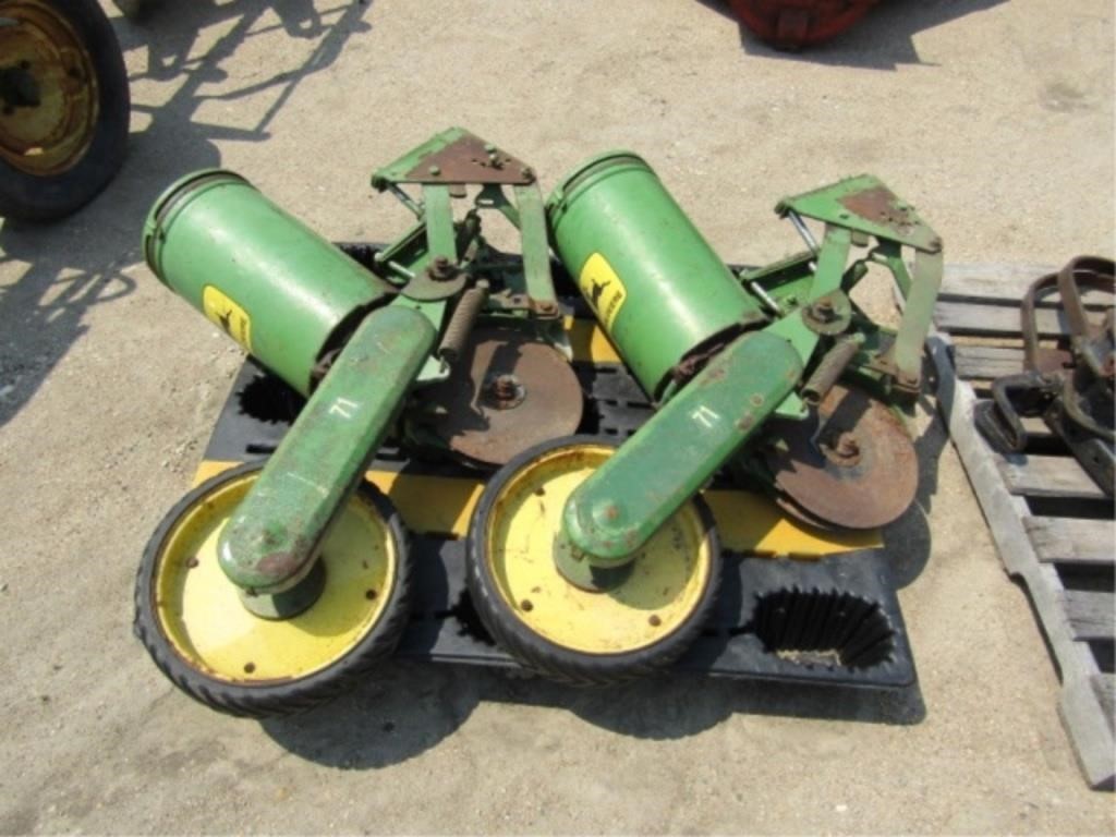 2-John Deere 71 Planter Units