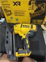 DeWalt 20v 16 ga angled finish nailer