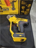 DeWalt 20v 1.5" cordless pruner