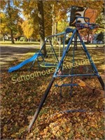Swing set
You tear down and move
Located in
