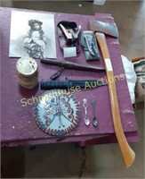 Lot of several wonderful items, 4 knives , axe,