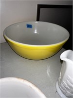 Pyrex 404 Bowl 4 Qt.