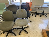 5 SWIVEL CHAIRS 2 STOOLS