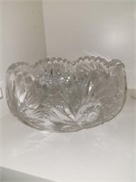 Beautiful crystal bowl, 8" diameter
