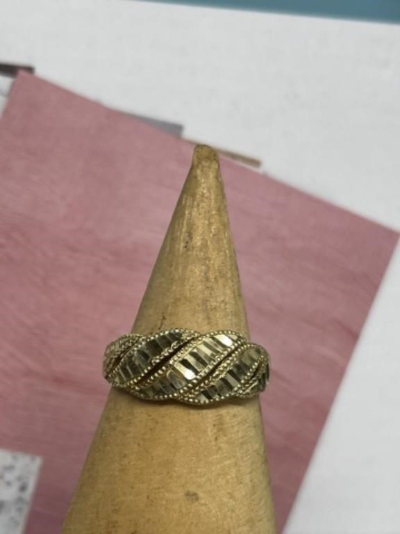 10k Gold ring 2.69g size 10