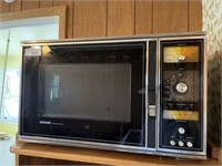Vintage Tappan microwave oven