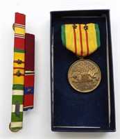 VIETNAM SERVICE MEDAL & PIN BAR