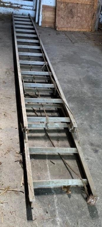 30' aluminum extension ladder- fair condition