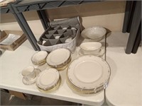 8 place settings Lenox Carolina china + serving