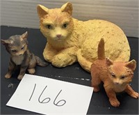 Ceramic cat with kittens decor