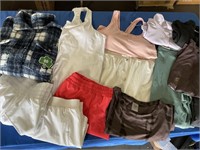1 LOT ASSORTED WOMENS SUMMER CLOTHING ITEMS