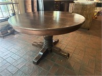 Round Dining Table with 2 leaves 48” diameter an