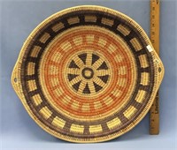 A grass serving tray, 15.5" diameter with a star d