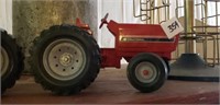 International Tractor Cast Replica / Toy ERTL