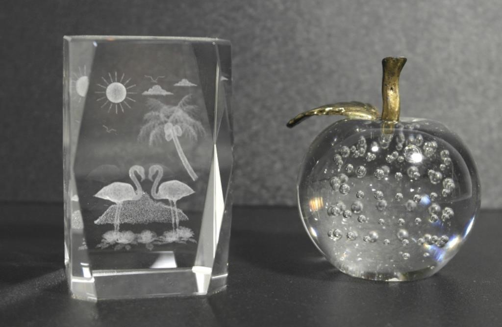 2 GLASS PAPERWEIGHTS: APPLE & TROPICAL