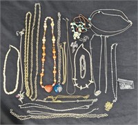 Lot of Fashion Chain Necklaces & Pendants