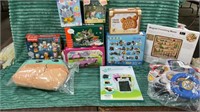 1 LOT ASSORTED TOYS INCLUDING PINK BUILDING