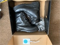 BRAND NEW SHOES IN BOX SIZE IN PICS