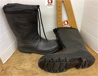 Men's Kamik rubber boots --Size 10