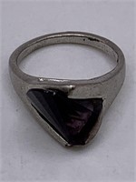 PRETTY FACETED STONE RING-NOTE