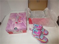 2 New Kids Sz 5 Skechers