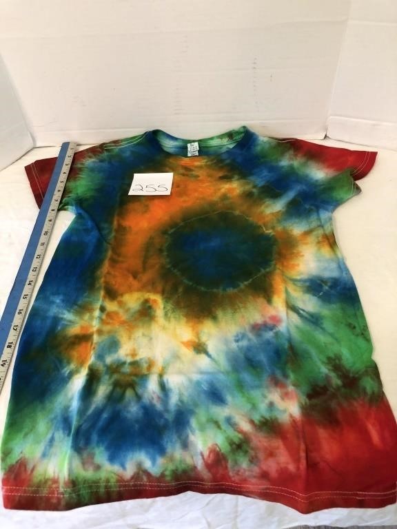 Tie dyed tee shirt kids M, never worn