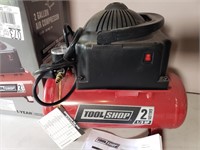 2-Gal Air Compressor - runs/holds air