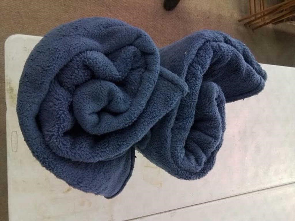 2 blue blankets