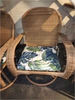 WICKER STYLE SWIVEL ROCKER PATIO CHAIR