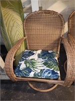 WICKER STYLE SWIVEL ROCKER PATIO CHAIR