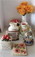 Mixed lot of home decor including