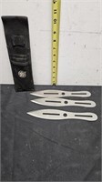 Smith &wesson bullseye throwing knives with