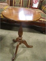PED. LAMP TABLE 13" X 21"