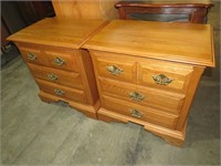 (2X) BROYHILL 2 DRAWER SOLID OAK NIGHT STANDS