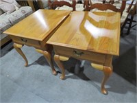 BROYHILL 1 DRAWER SOLID OAK END TABLES