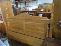 BROYHILL SOLID OAK KING SIZE BED WITH RAILS