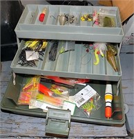 PLASTIC TACKLE BOX AND CONTENTS