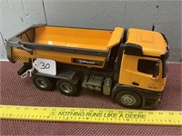 TR 212 Radio Controlled Dump Truck