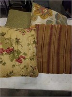 7 decorative pillows