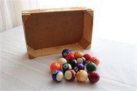 MINI POOL BALLS IN DEL MONTE BOX