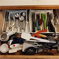 Silverware Drawer Lot - Knives/Untesils