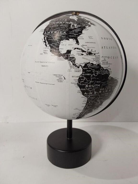 Black & White Desktop Globe U15B